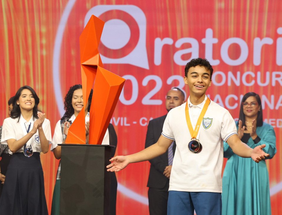 Daniel Domínguez García, Triunfa en el Concurso Nacional de Oratoria ...